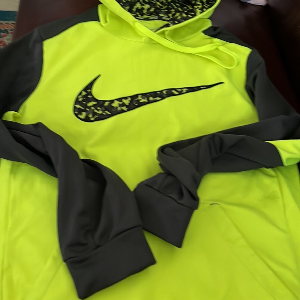 Nike therma fit small yellow green sweat shirt